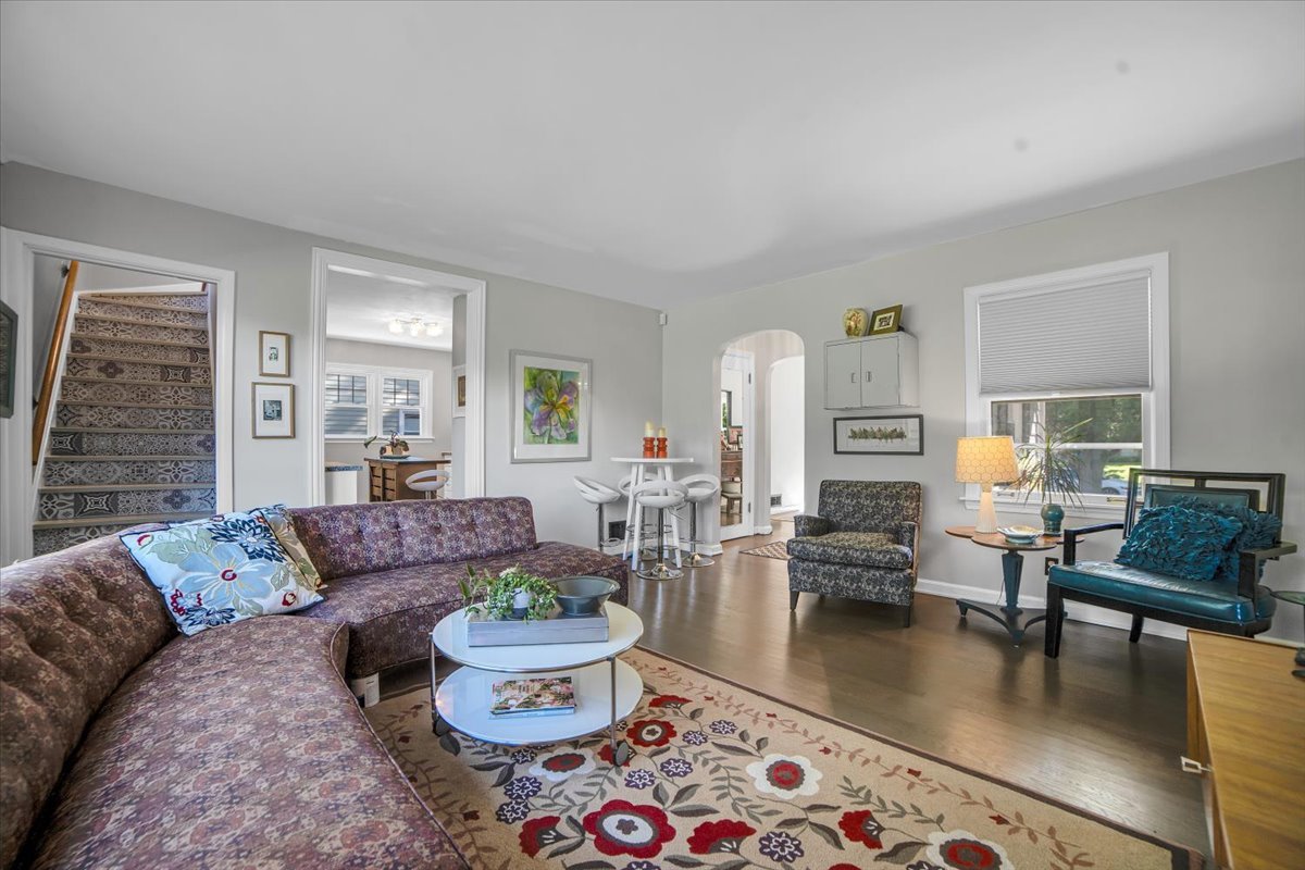 915 N Eagle Street, Naperville, IL 60563