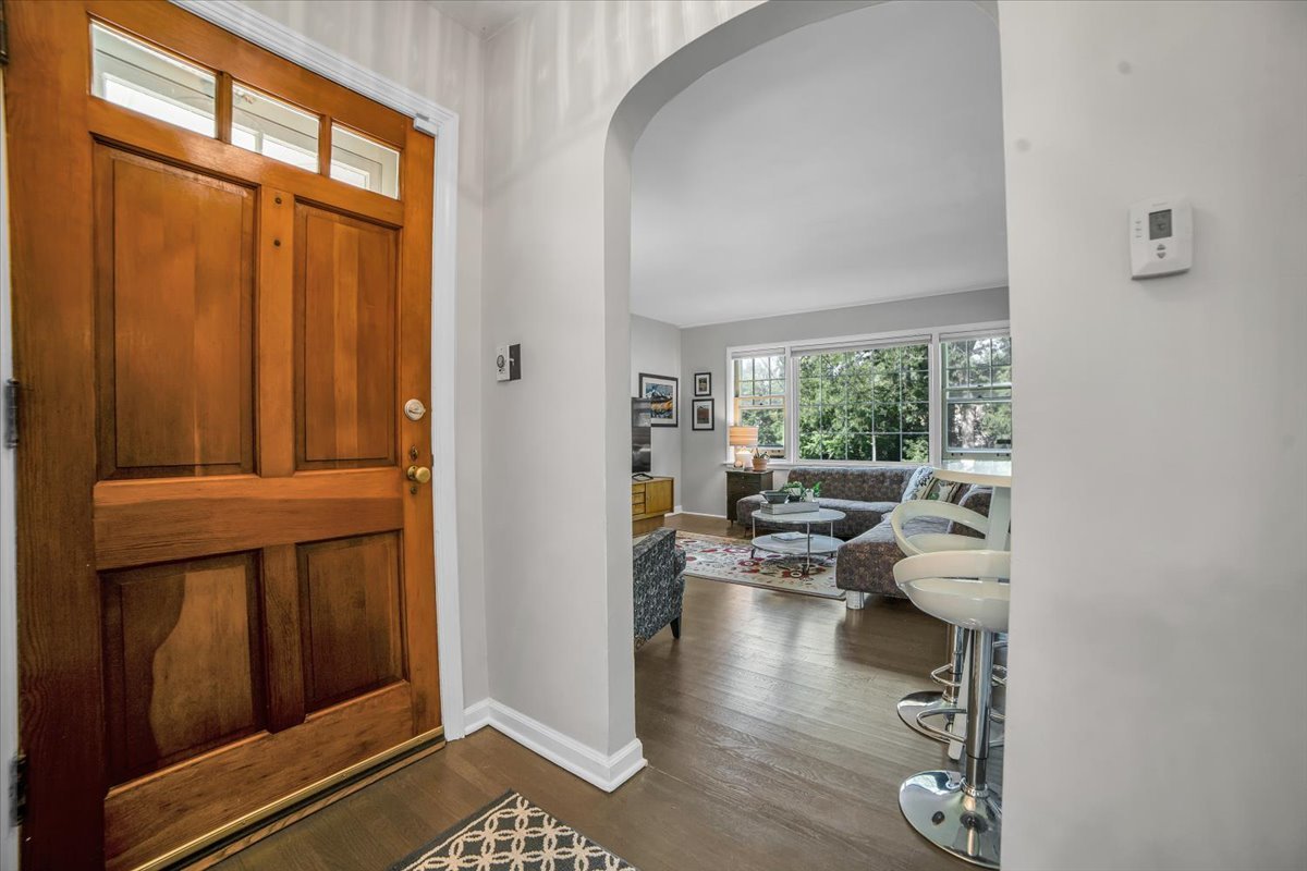 915 N Eagle Street, Naperville, IL 60563