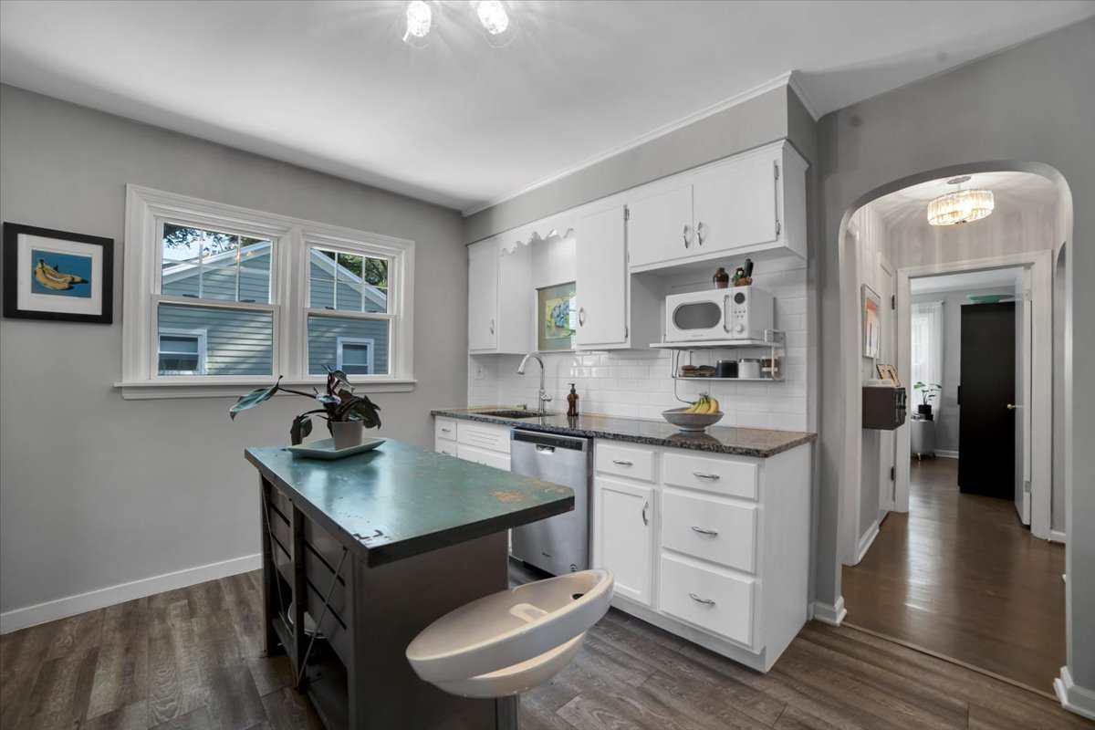 915 N Eagle Street, Naperville, IL 60563
