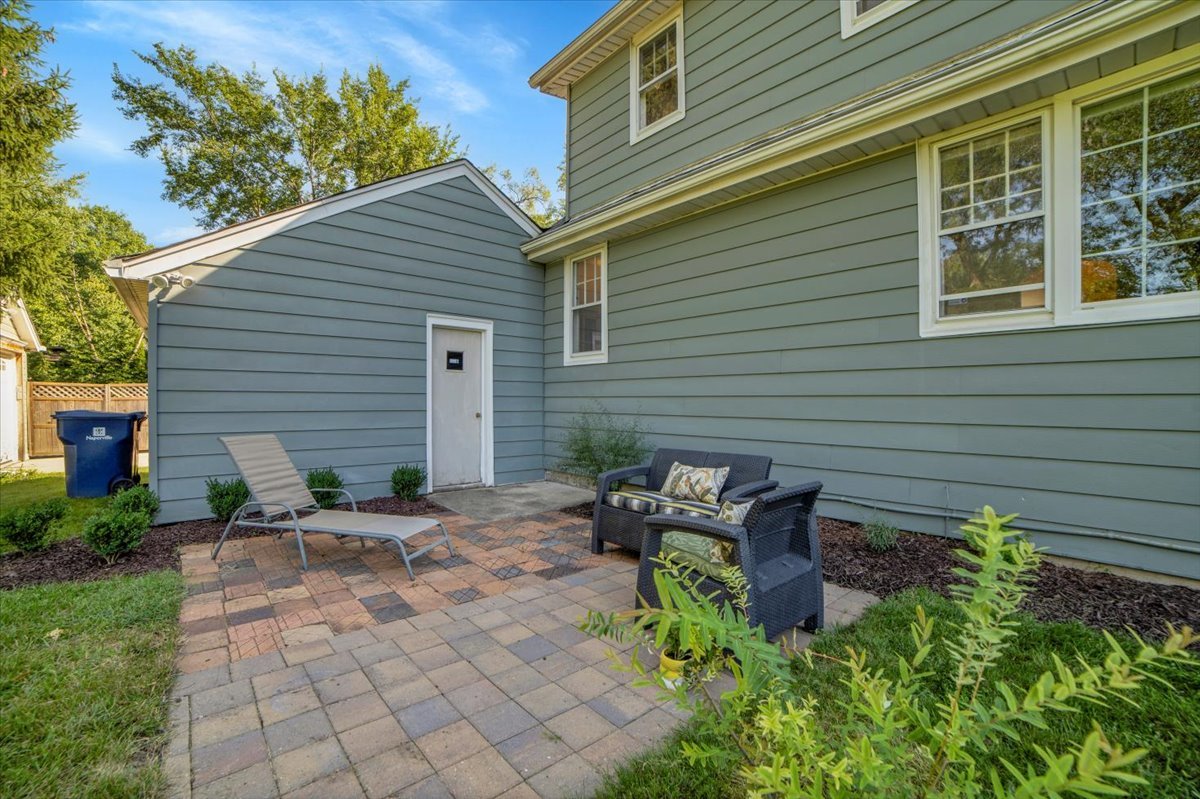 915 N Eagle Street, Naperville, IL 60563