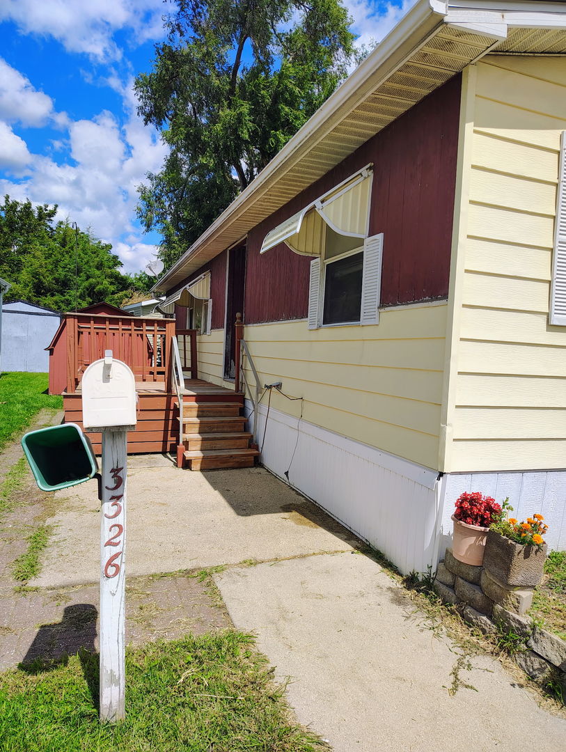 3326 Old Plank Road, Park City, IL 60085