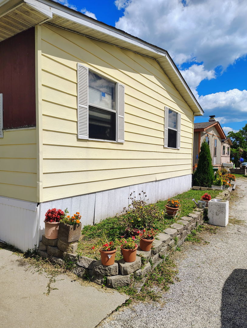 3326 Old Plank Road, Park City, IL 60085