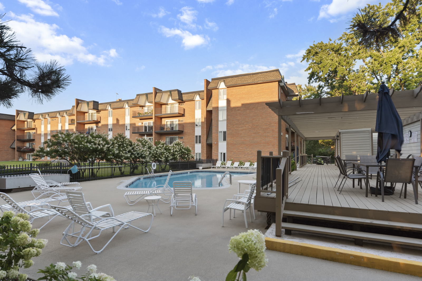 4221 Saratoga Avenue #101A, Downers Grove, IL 60515
