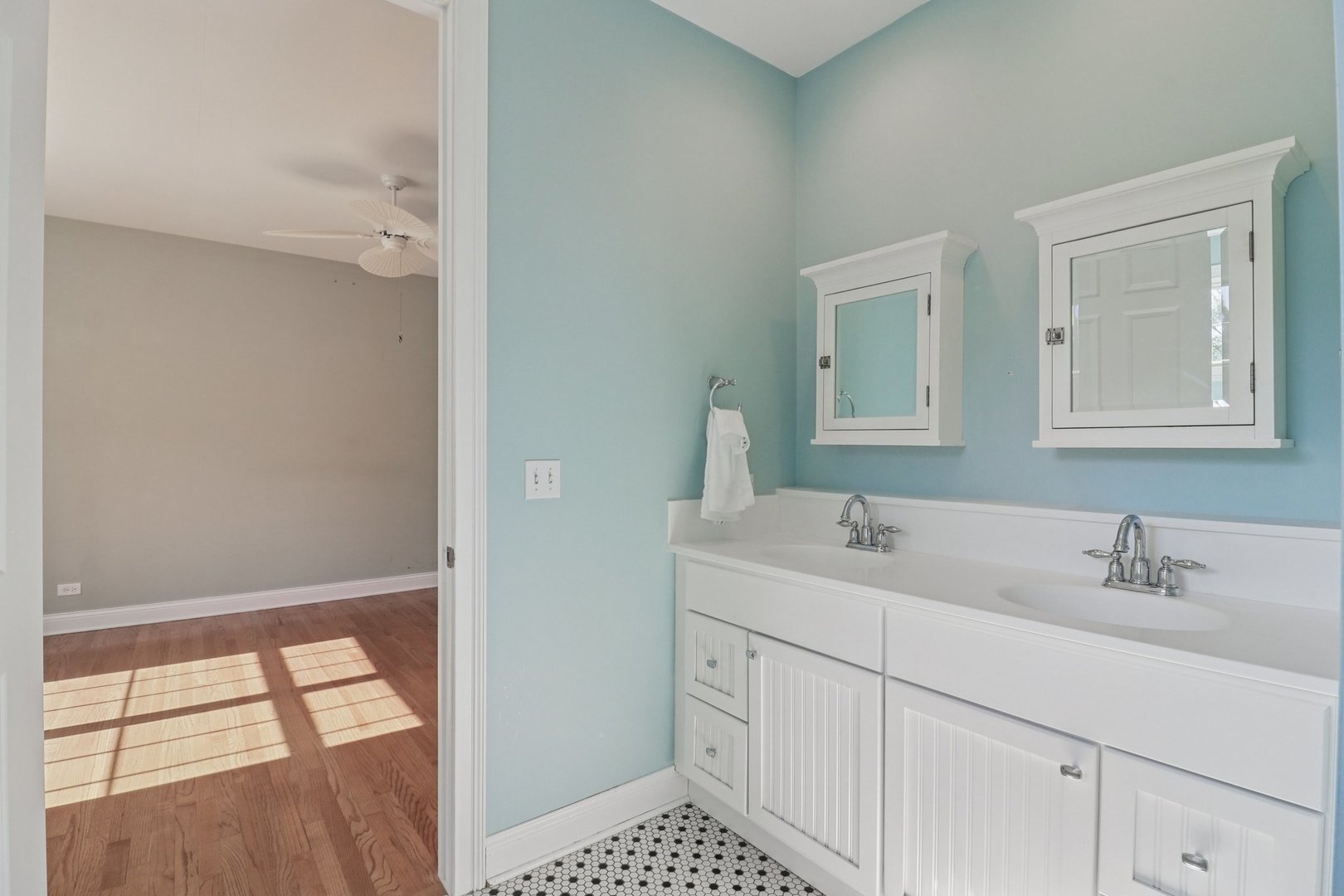 40418 N South Newport Drive, Antioch, IL 60002