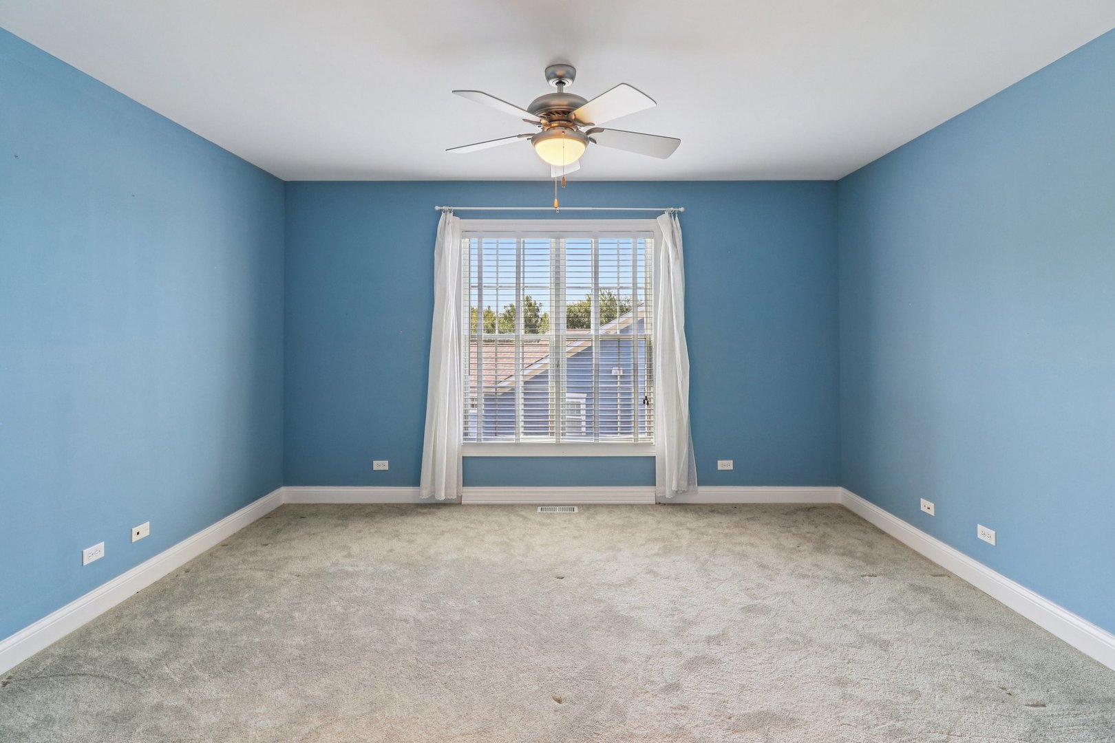 40418 N South Newport Drive, Antioch, IL 60002