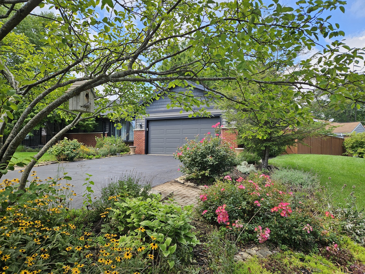 1418 W Saint James Place, Arlington Heights, IL 60005