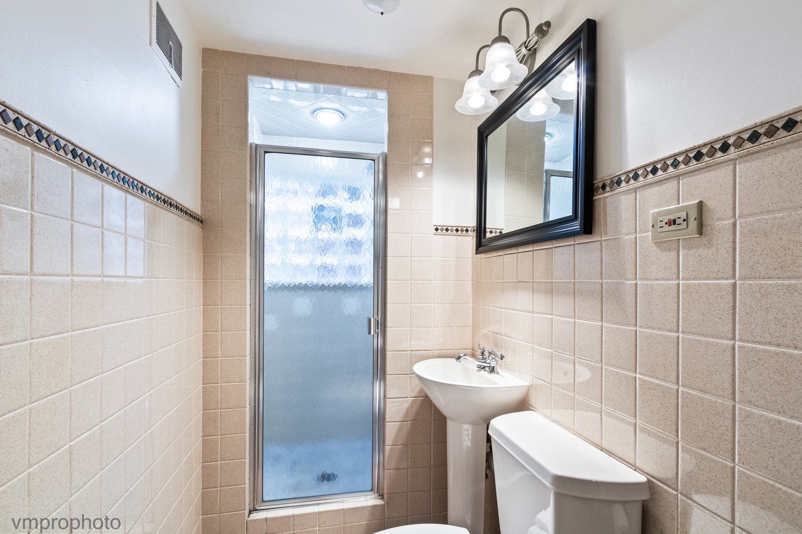 1418 W Saint James Place, Arlington Heights, IL 60005