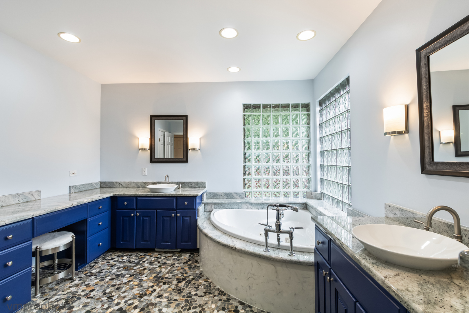 1418 W Saint James Place, Arlington Heights, IL 60005
