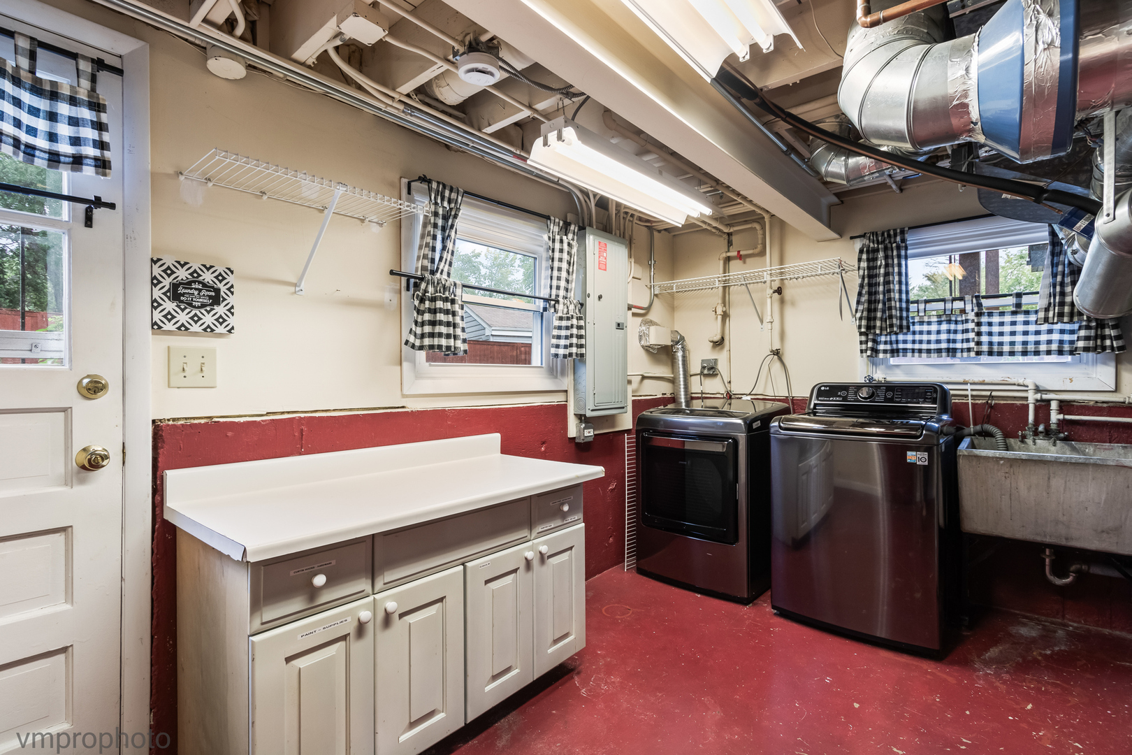1418 W Saint James Place, Arlington Heights, IL 60005