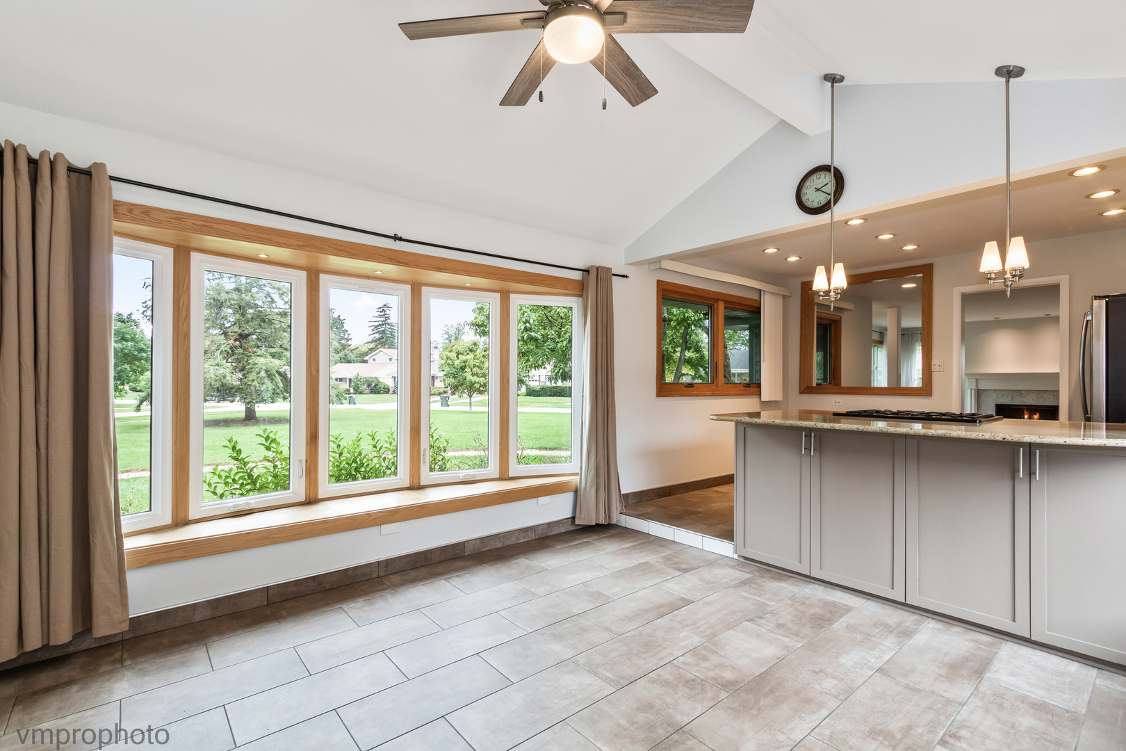 1418 W Saint James Place, Arlington Heights, IL 60005