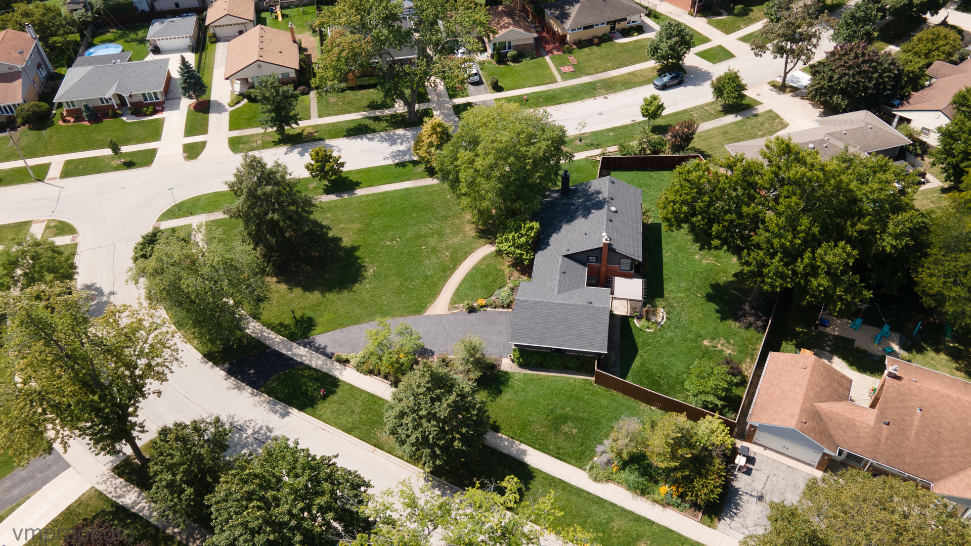 1418 W Saint James Place, Arlington Heights, IL 60005