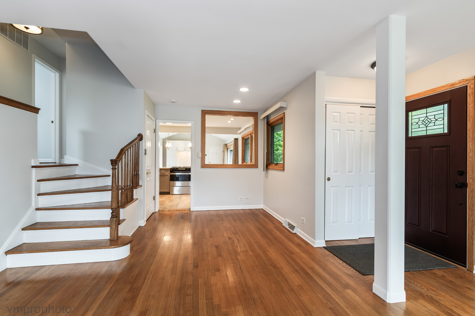 1418 W Saint James Place, Arlington Heights, IL 60005