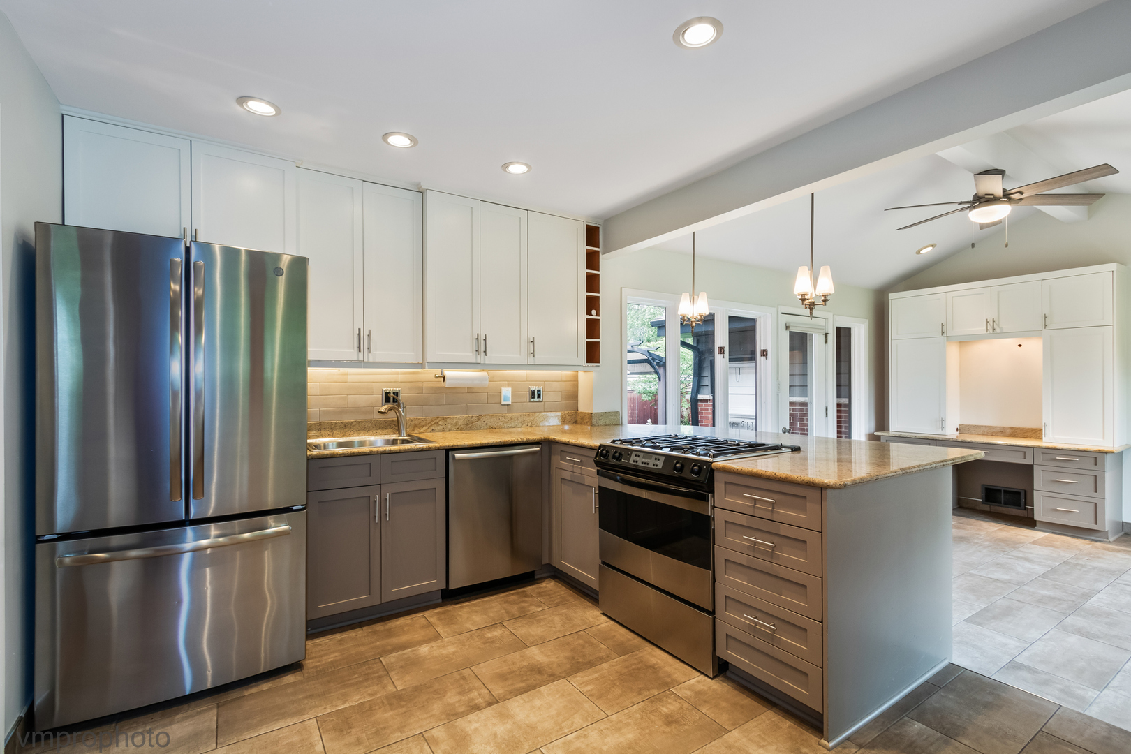 1418 W Saint James Place, Arlington Heights, IL 60005