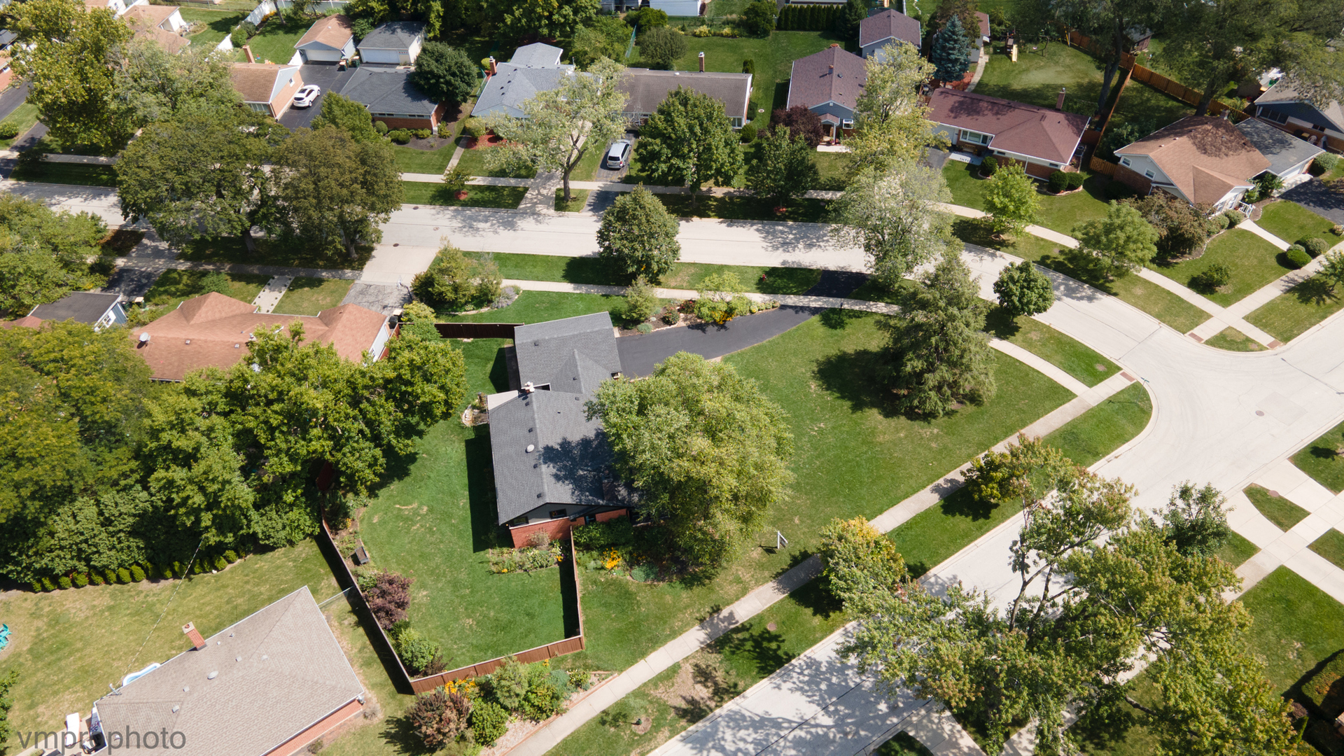 1418 W Saint James Place, Arlington Heights, IL 60005