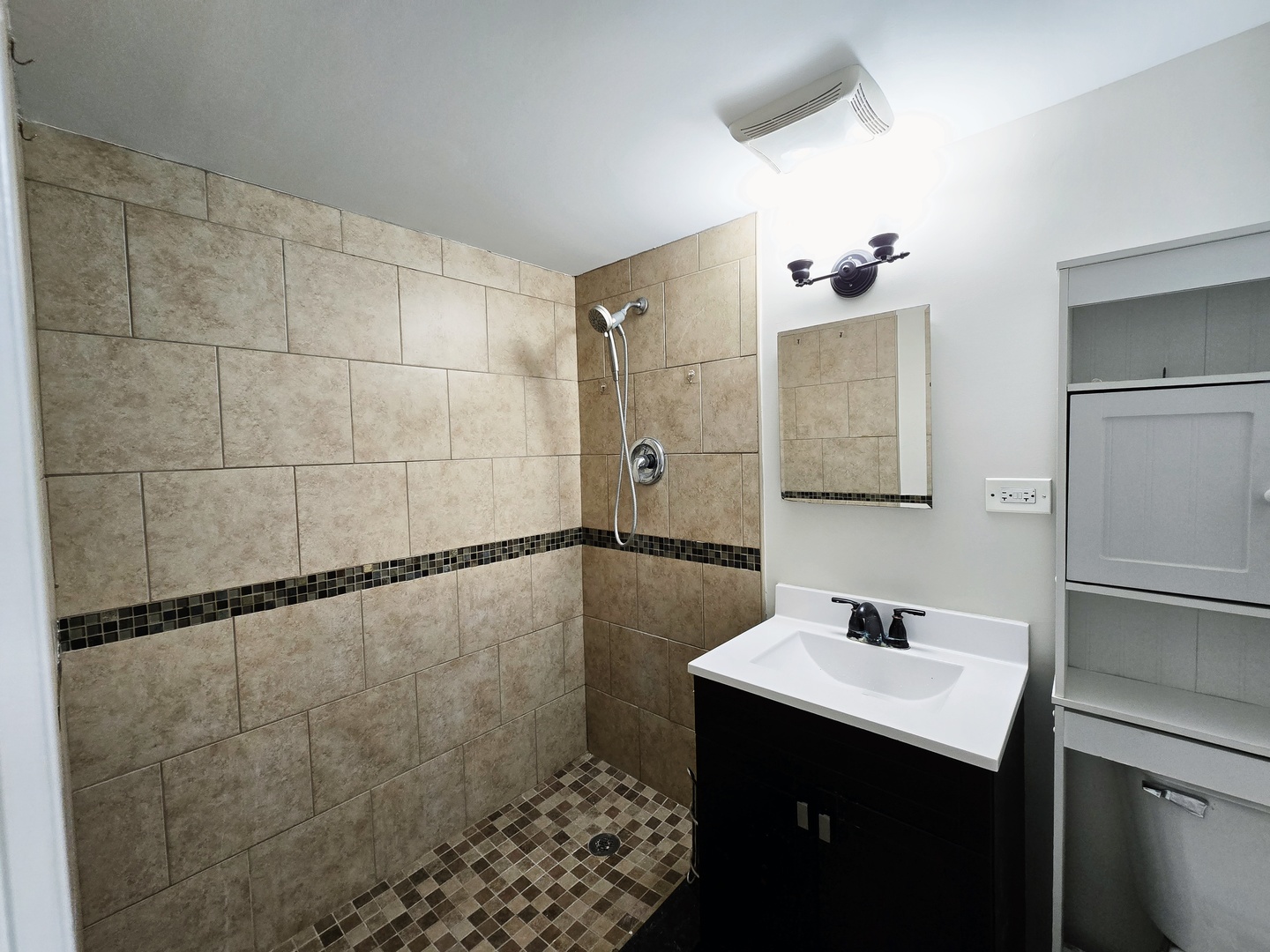 5010 Harold Avenue #B, Schiller Park, IL 60176