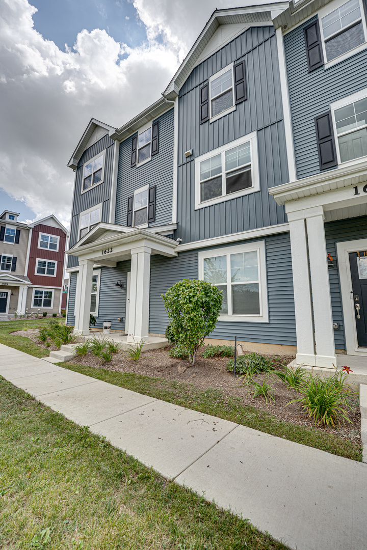 1622 Albany Street, Grayslake, IL 60030