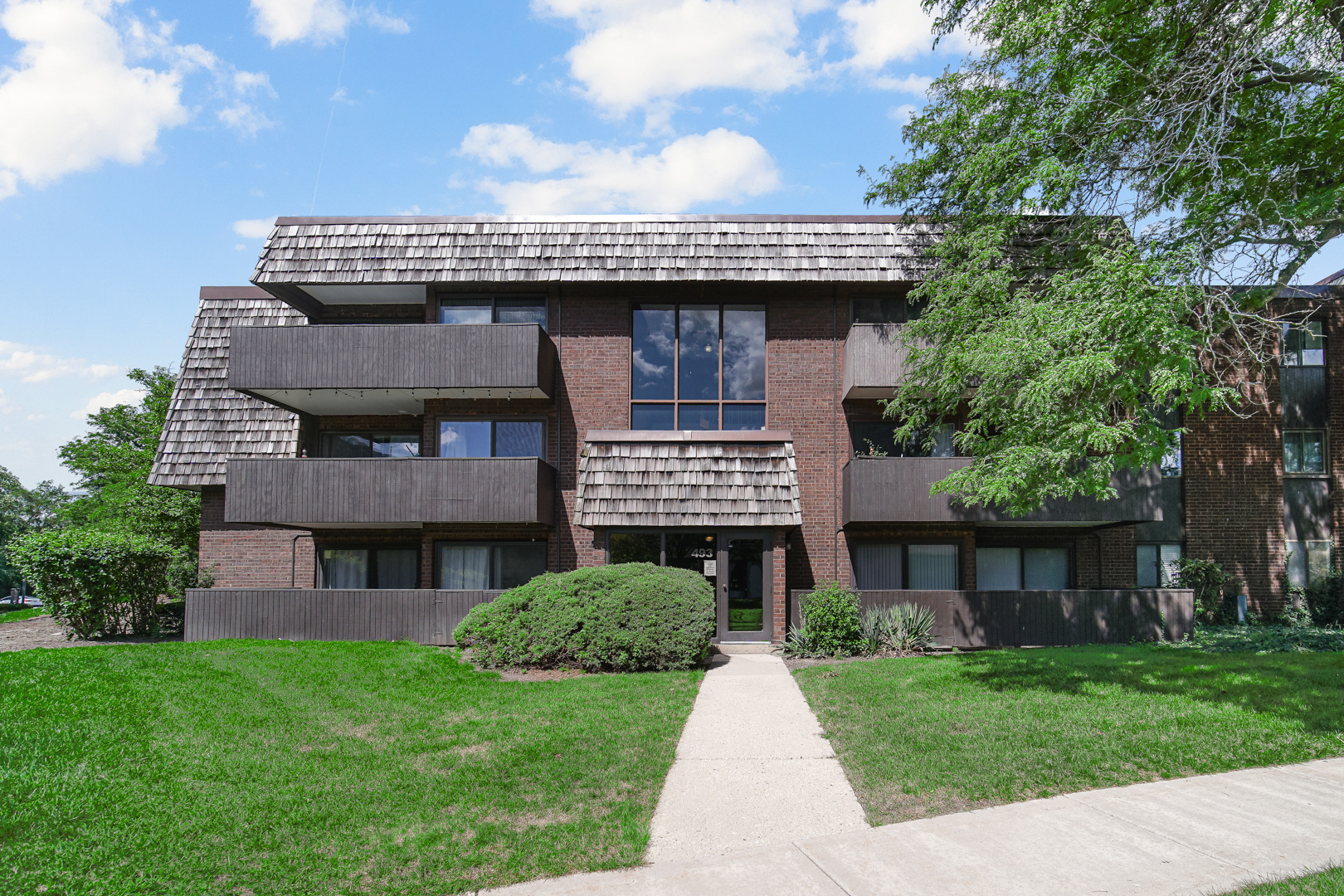 493 Timber Ridge Drive #206, Carol Stream, IL 60188