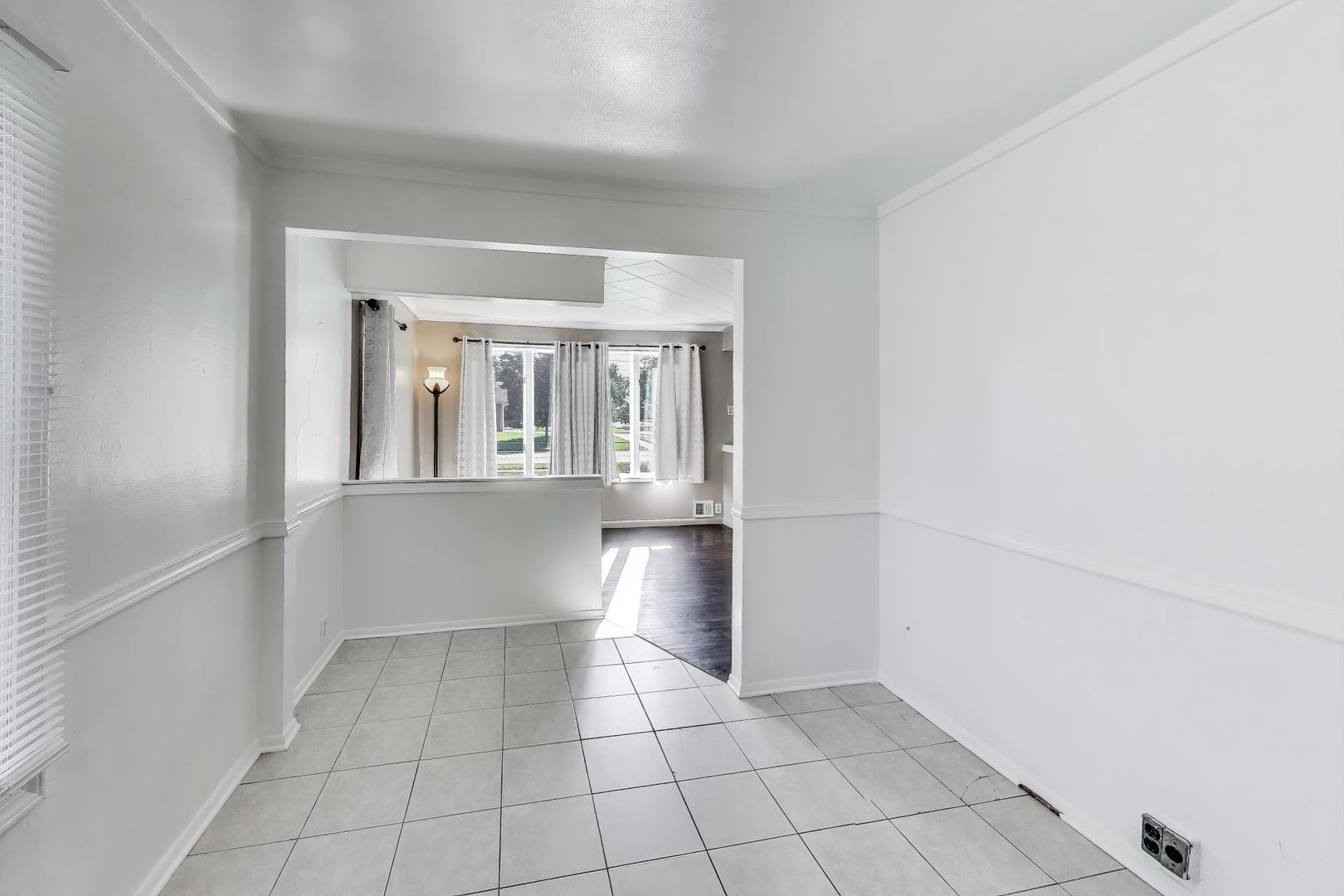 9348 Sayre Avenue, Oak Lawn, IL 60453