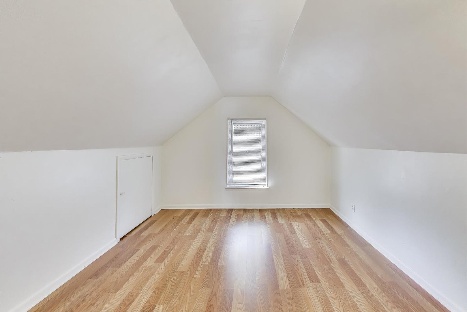 9348 Sayre Avenue, Oak Lawn, IL 60453