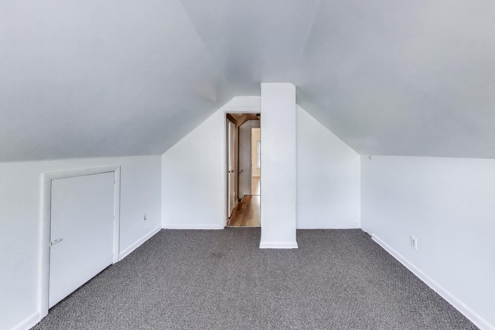 9348 Sayre Avenue, Oak Lawn, IL 60453
