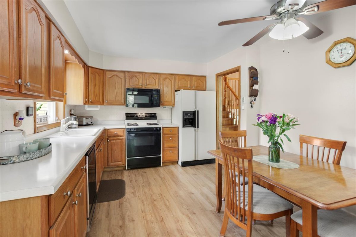 703 W Manawa Trail, Mount Prospect, IL 60056