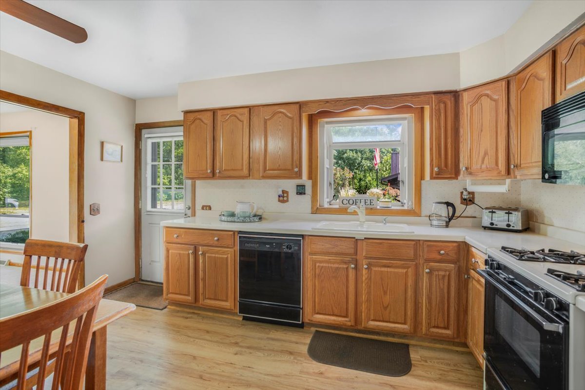 703 W Manawa Trail, Mount Prospect, IL 60056