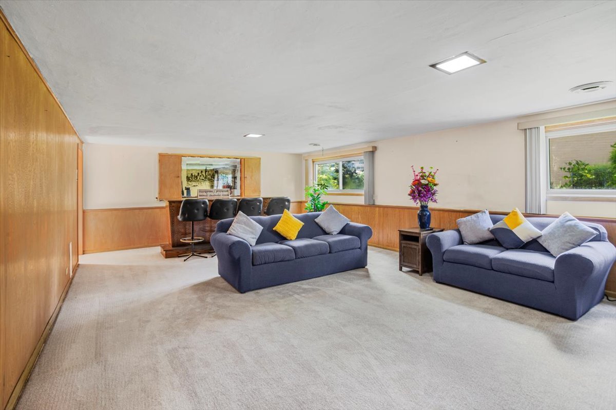 703 W Manawa Trail, Mount Prospect, IL 60056