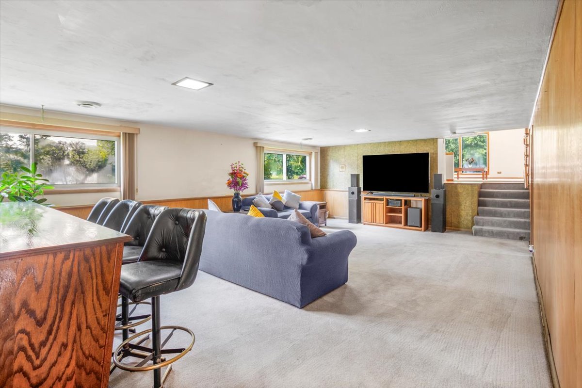 703 W Manawa Trail, Mount Prospect, IL 60056