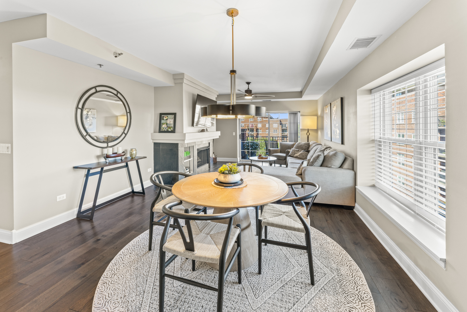 410 W Mahogany Court #609, Palatine, IL 60067