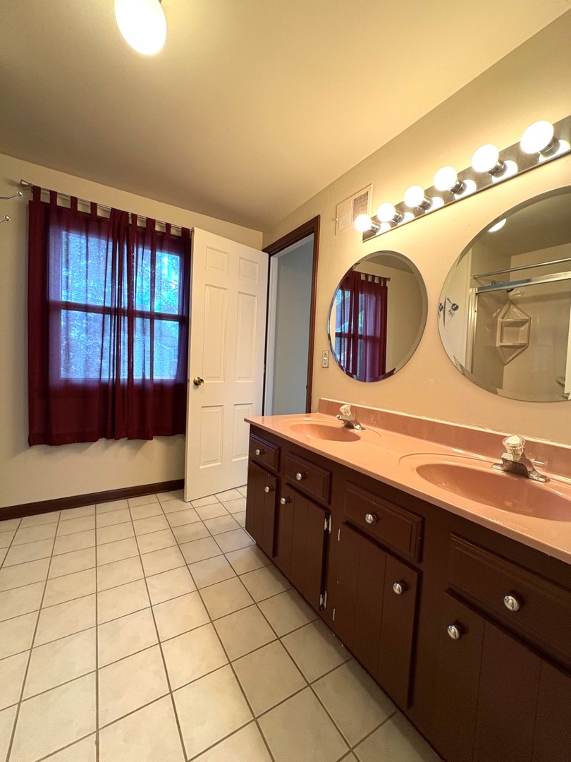 501 Ticonderoga Lane, Naperville, IL 60563