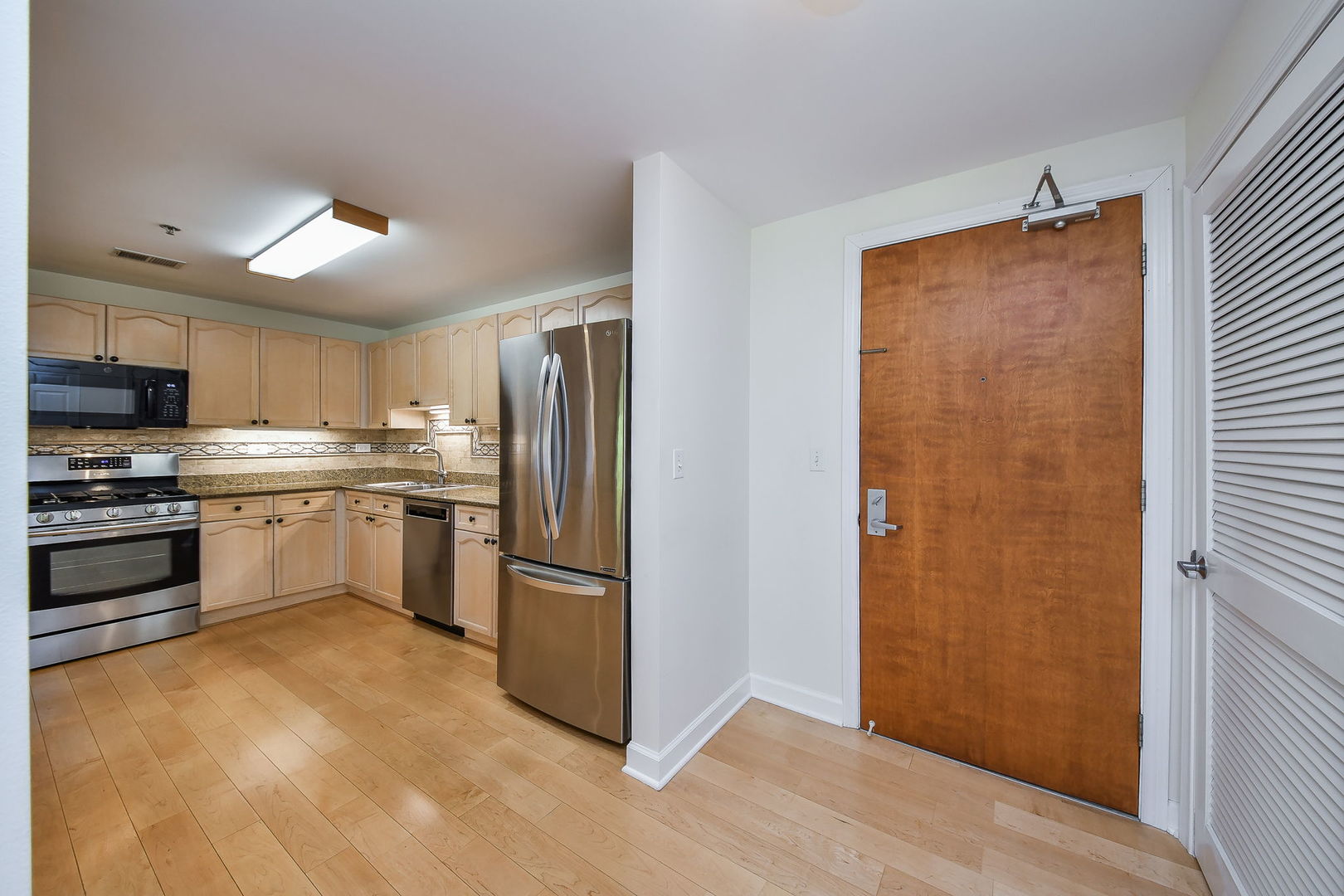 875 E 22nd Street #A-206, Lombard, IL 60148