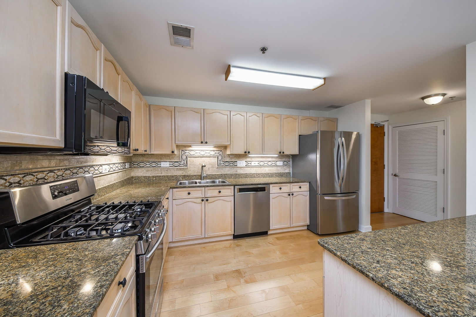 875 E 22nd Street #A-206, Lombard, IL 60148
