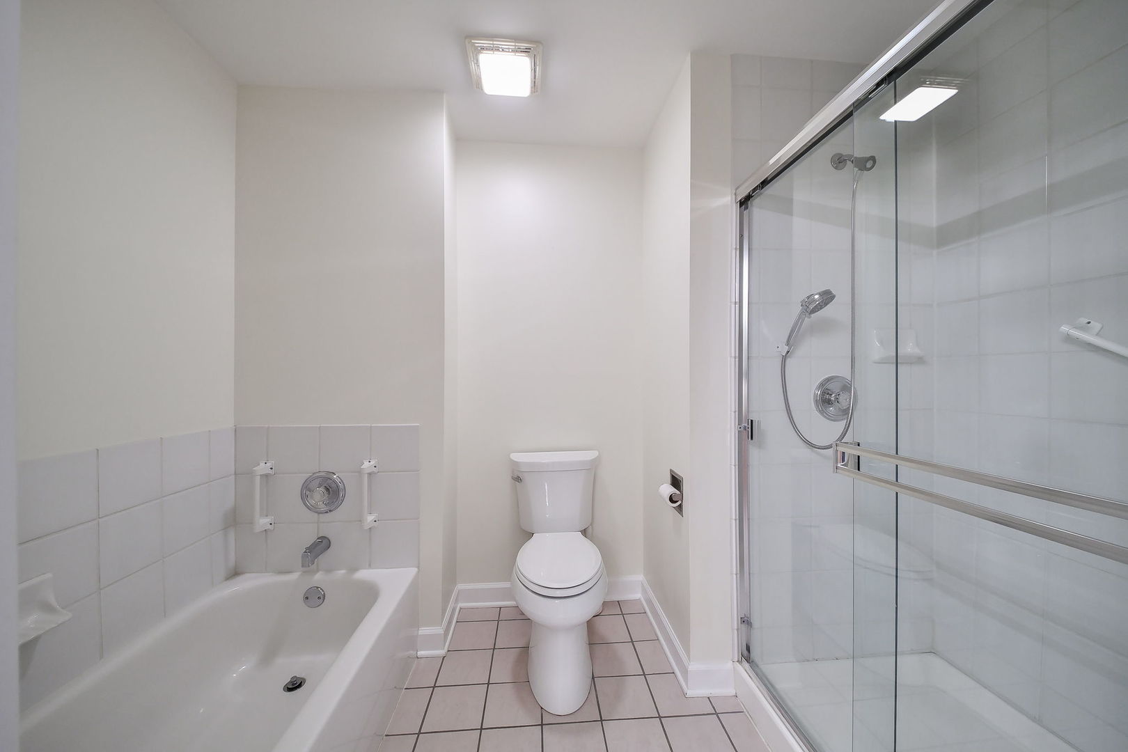 875 E 22nd Street #A-206, Lombard, IL 60148