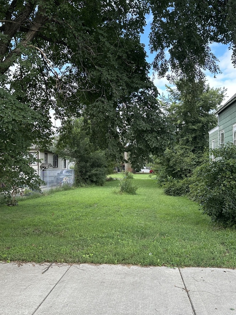 13431 S Houston Avenue, Chicago, IL 60633