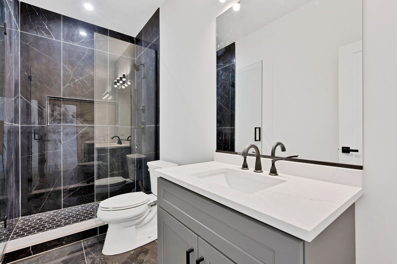 3903 N Drake Avenue, Chicago, IL 60618