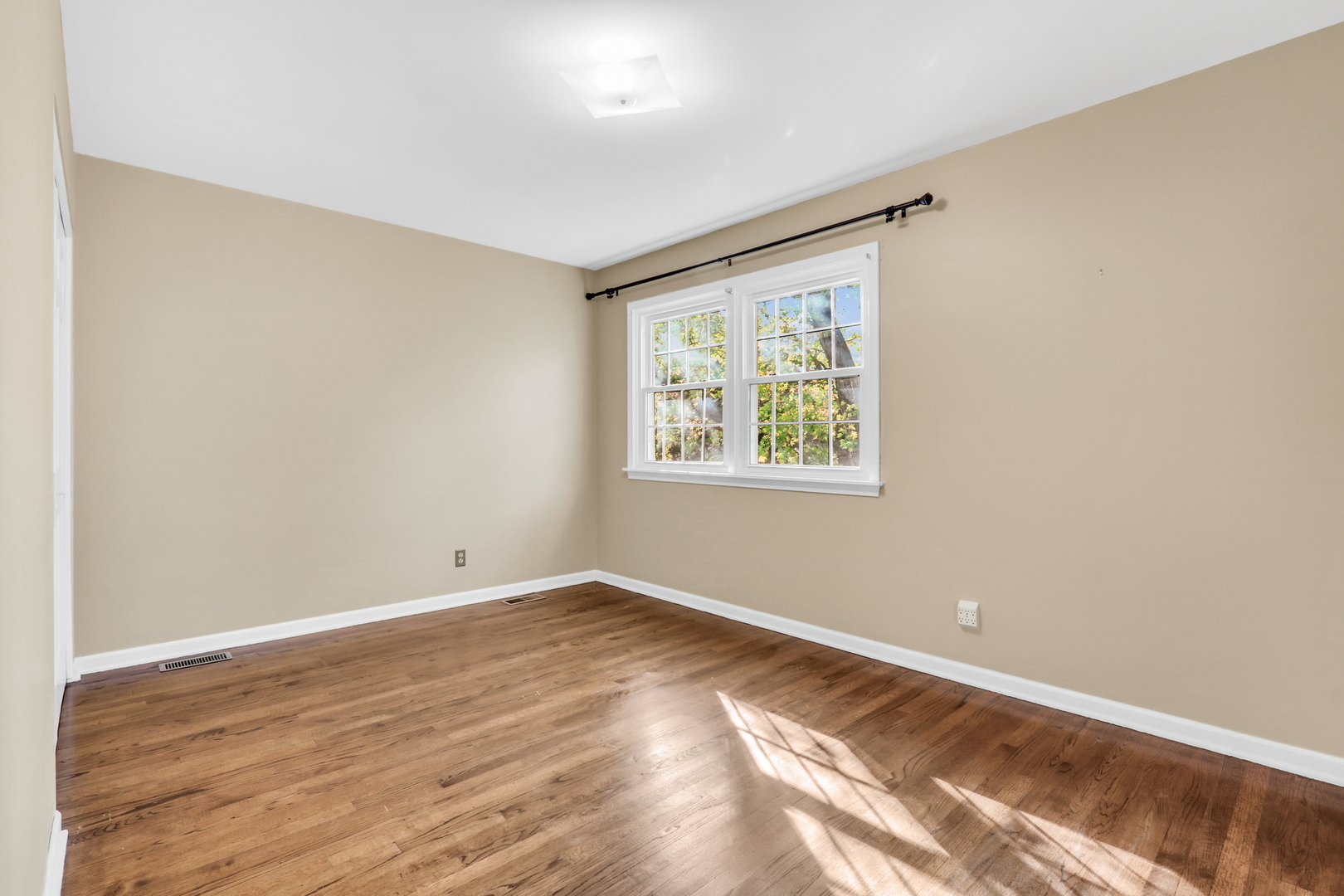 1506 Bull Creek Drive, Libertyville, IL 60048