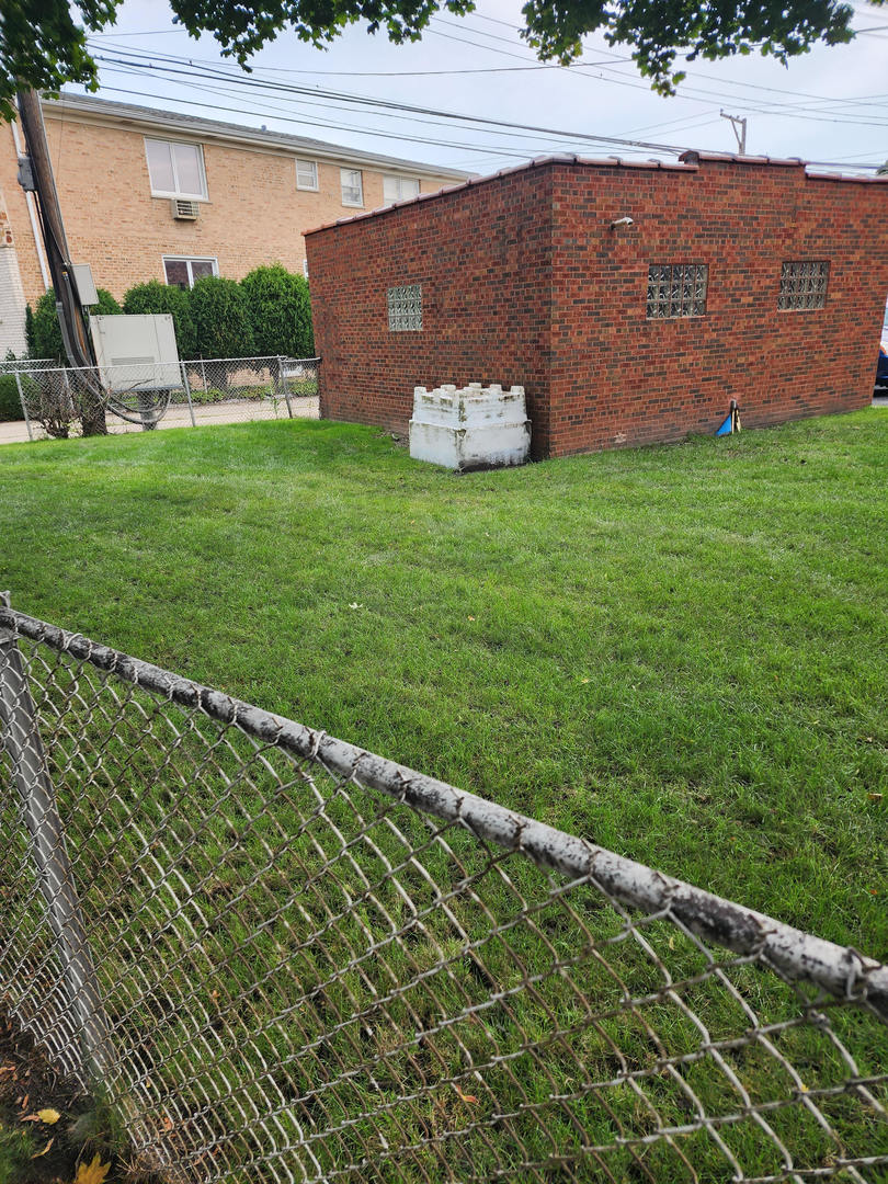 5772 W Higgins Avenue, Chicago, IL 60630