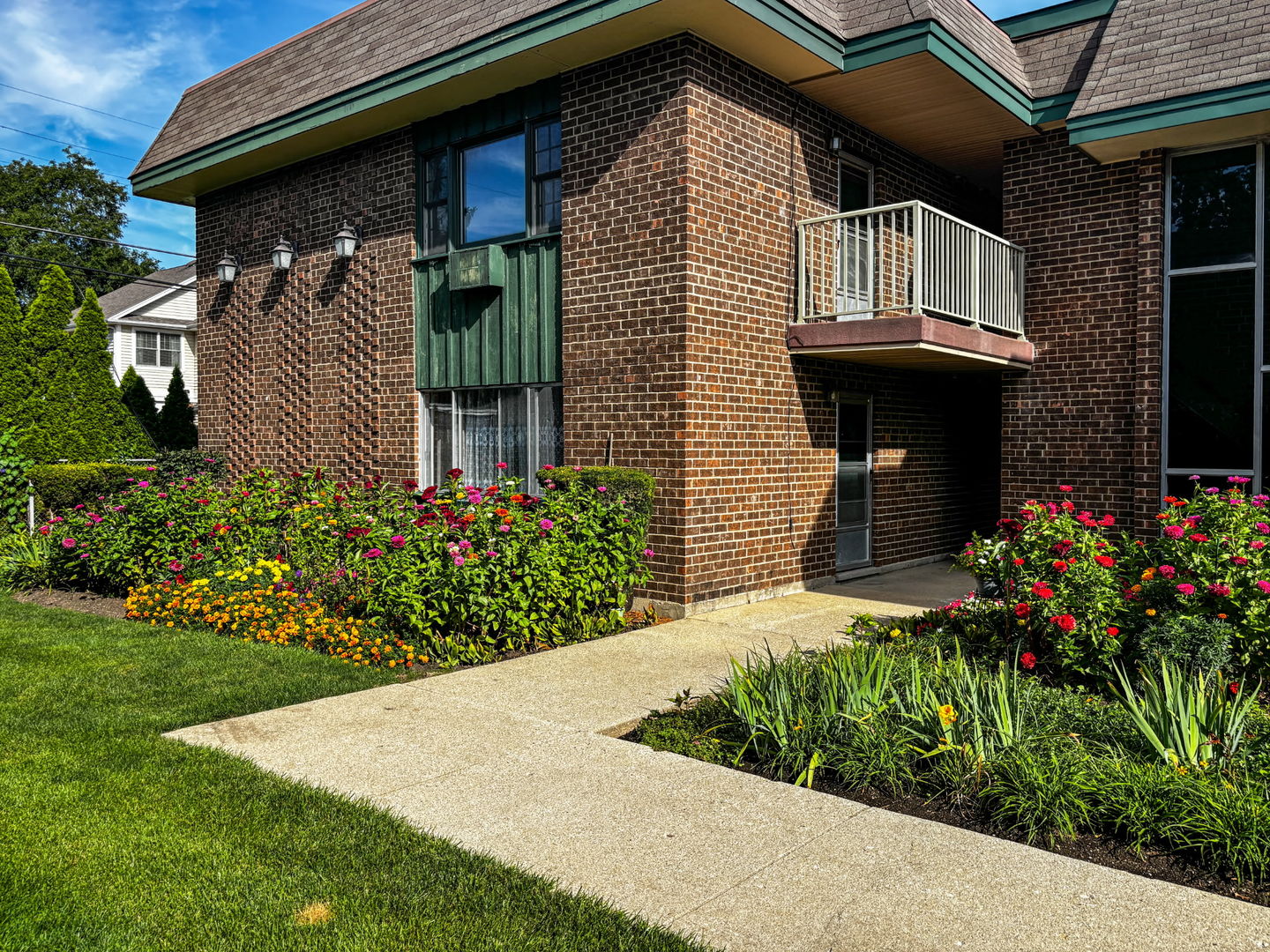 444 S Spring Road #17, Elmhurst, IL 60126