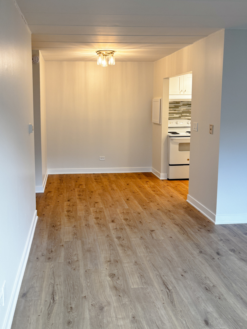 444 S Spring Road #17, Elmhurst, IL 60126