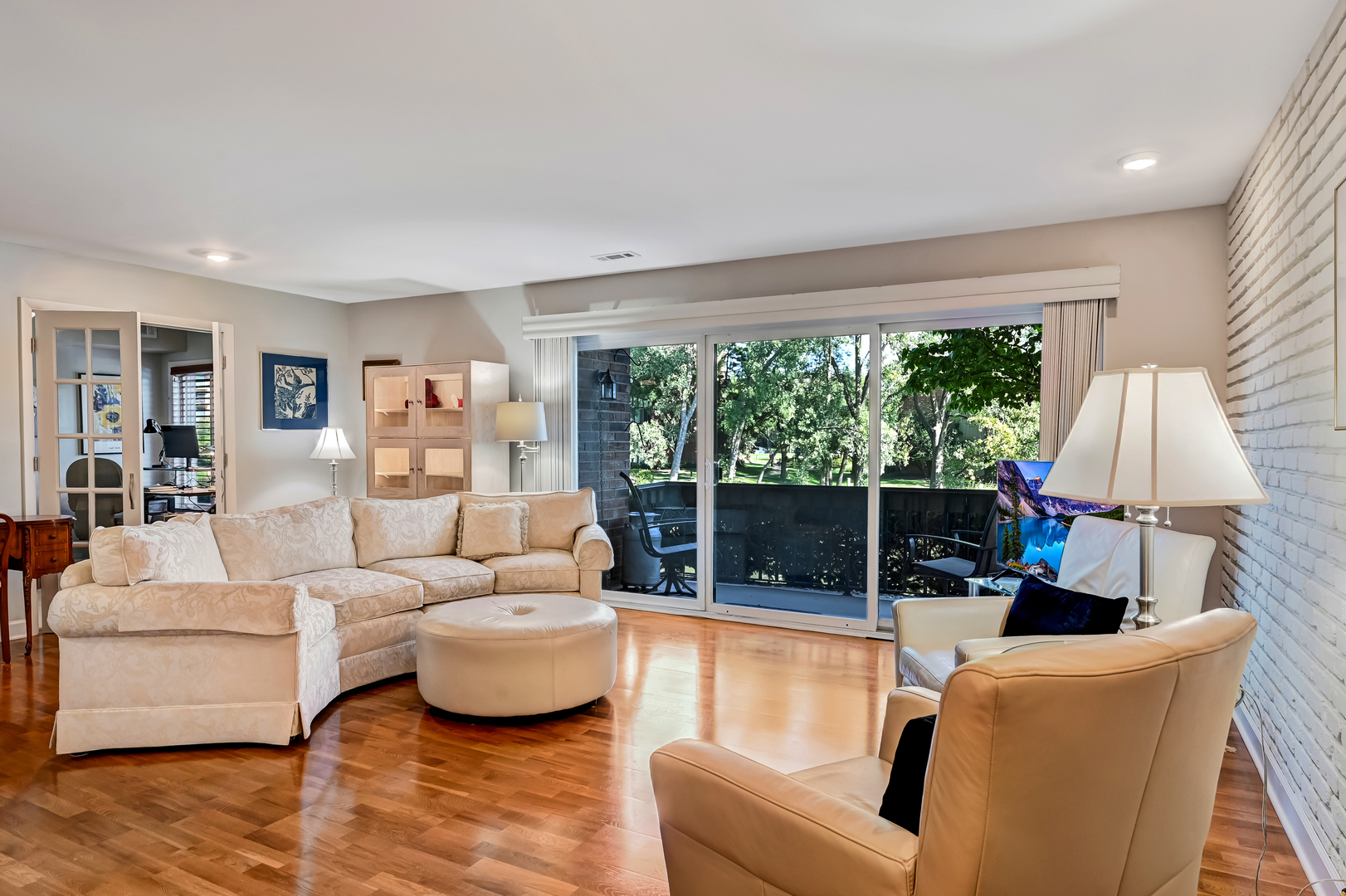 201 Lake Hinsdale Drive #111, Willowbrook, IL 60527