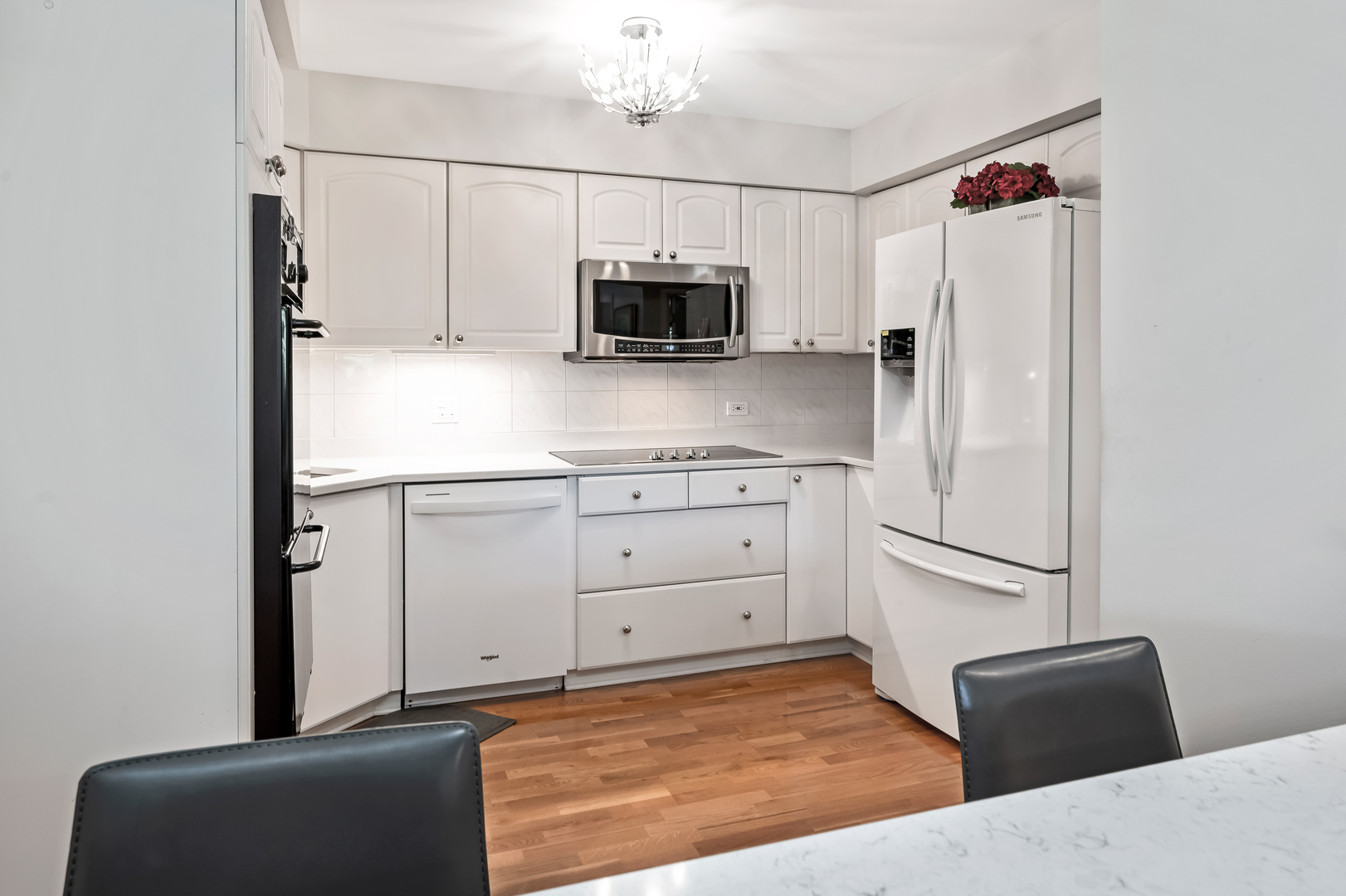 201 Lake Hinsdale Drive #111, Willowbrook, IL 60527