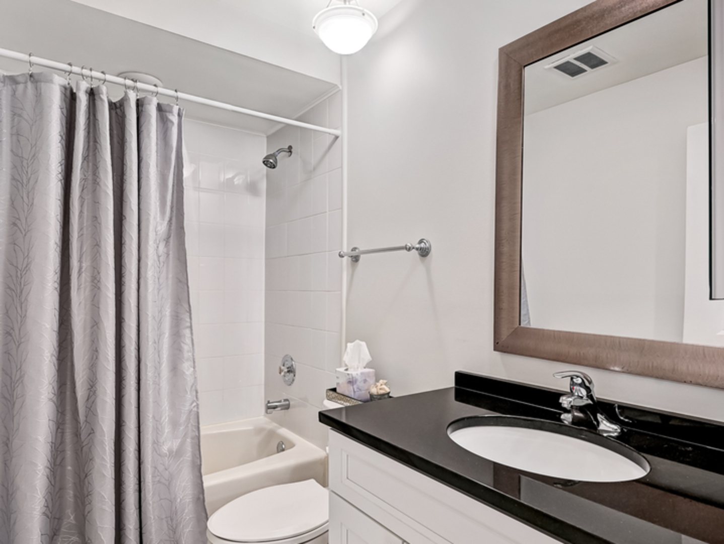 201 Lake Hinsdale Drive #111, Willowbrook, IL 60527