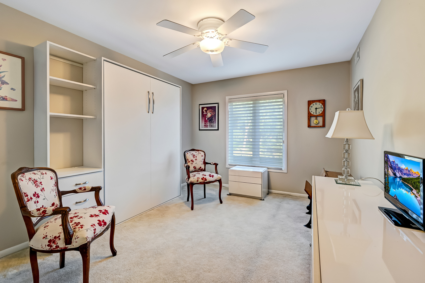 201 Lake Hinsdale Drive #111, Willowbrook, IL 60527