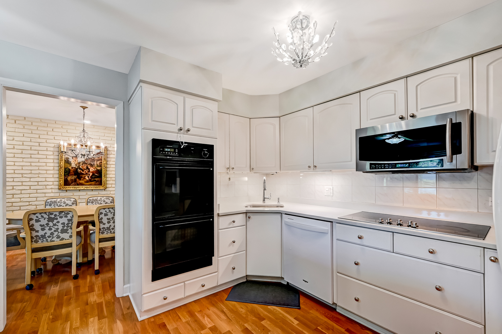 201 Lake Hinsdale Drive #111, Willowbrook, IL 60527