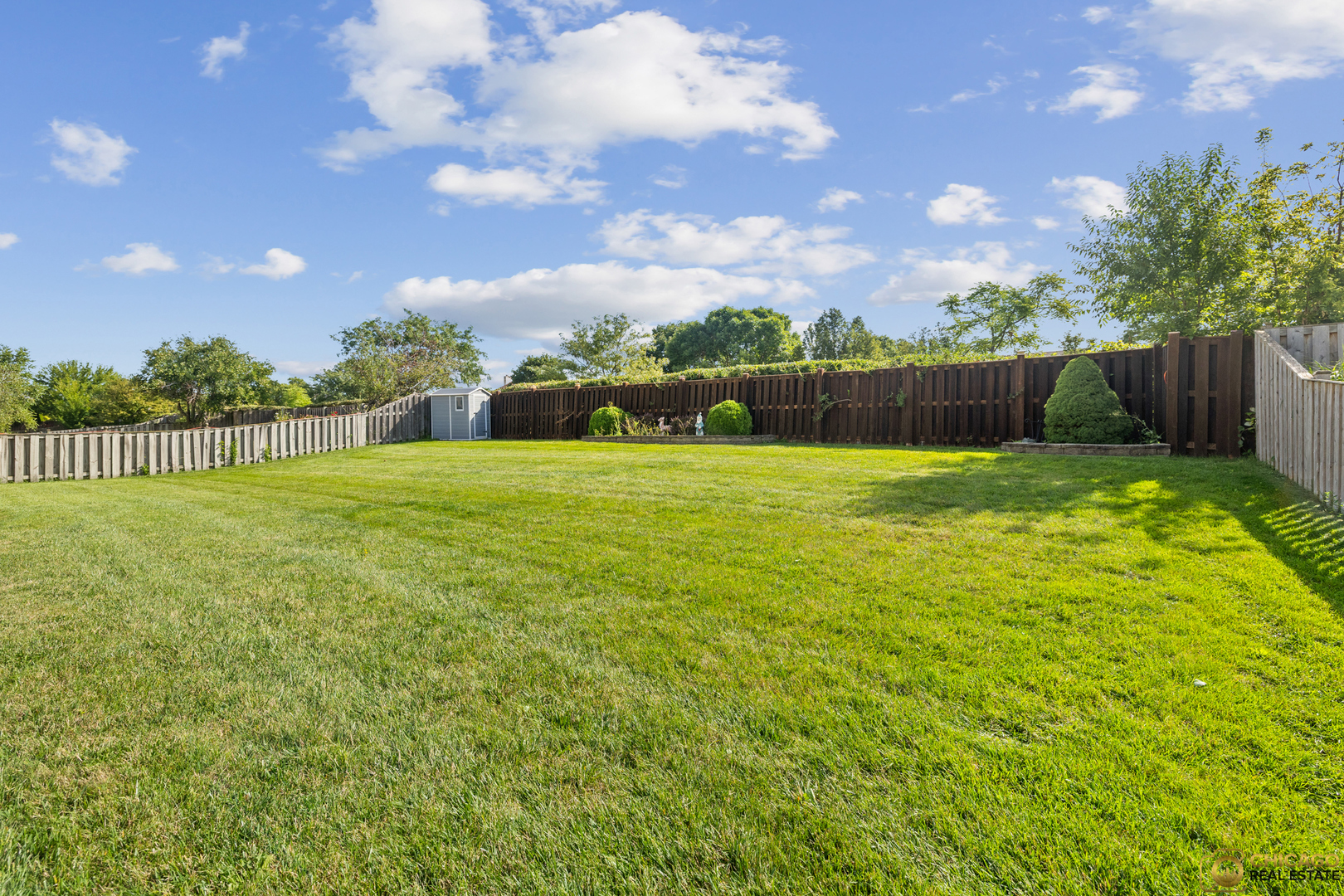 8025 Chesterton Drive, Woodridge, IL 60517