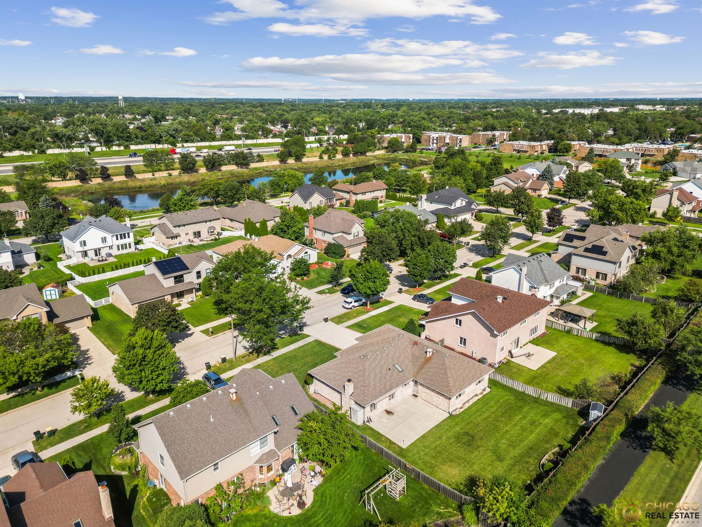 8025 Chesterton Drive, Woodridge, IL 60517