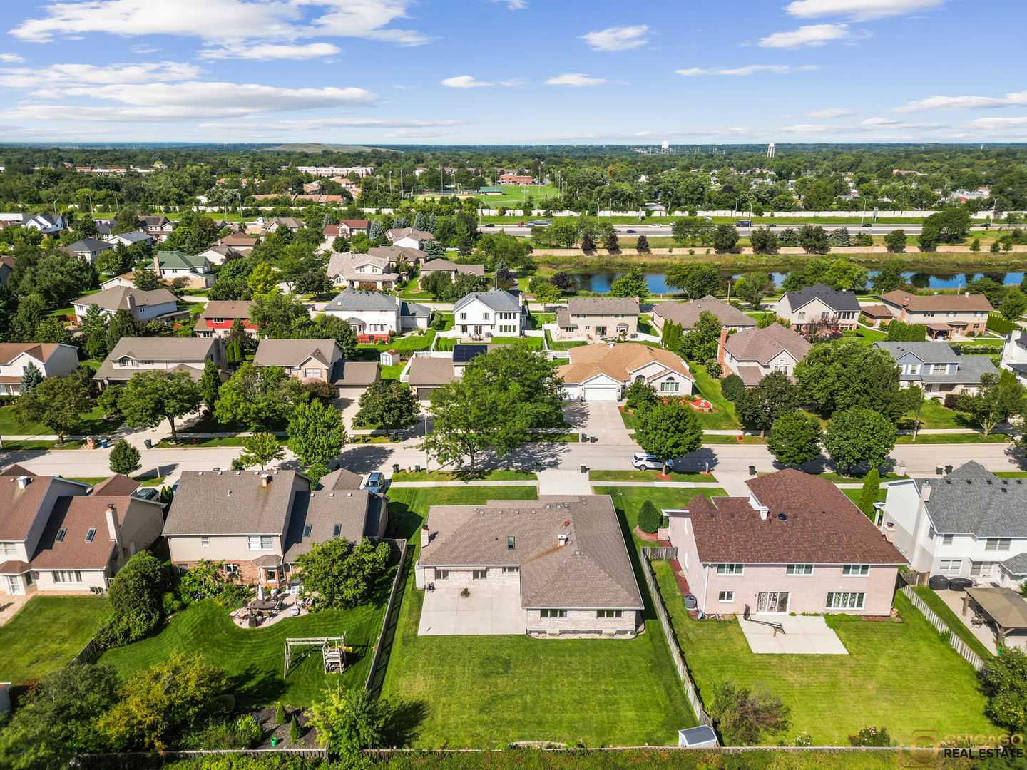 8025 Chesterton Drive, Woodridge, IL 60517