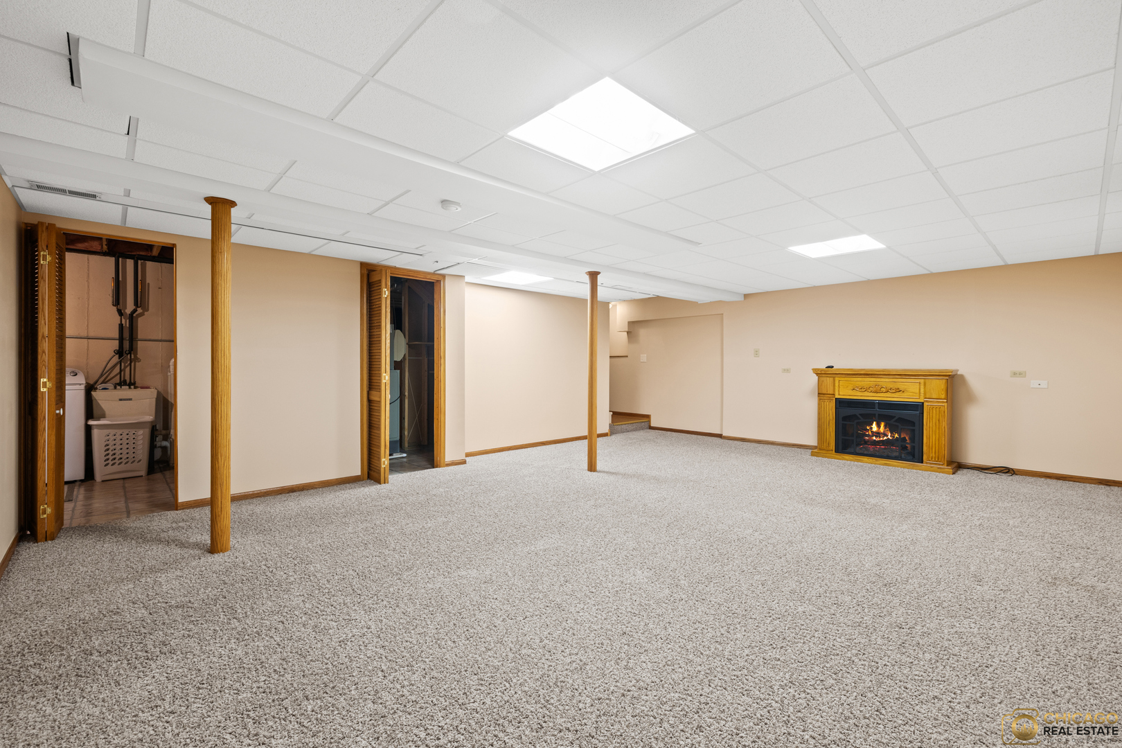 8025 Chesterton Drive, Woodridge, IL 60517