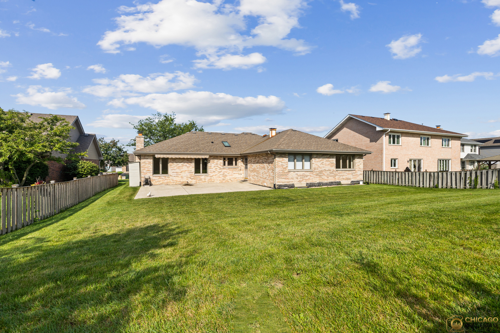8025 Chesterton Drive, Woodridge, IL 60517