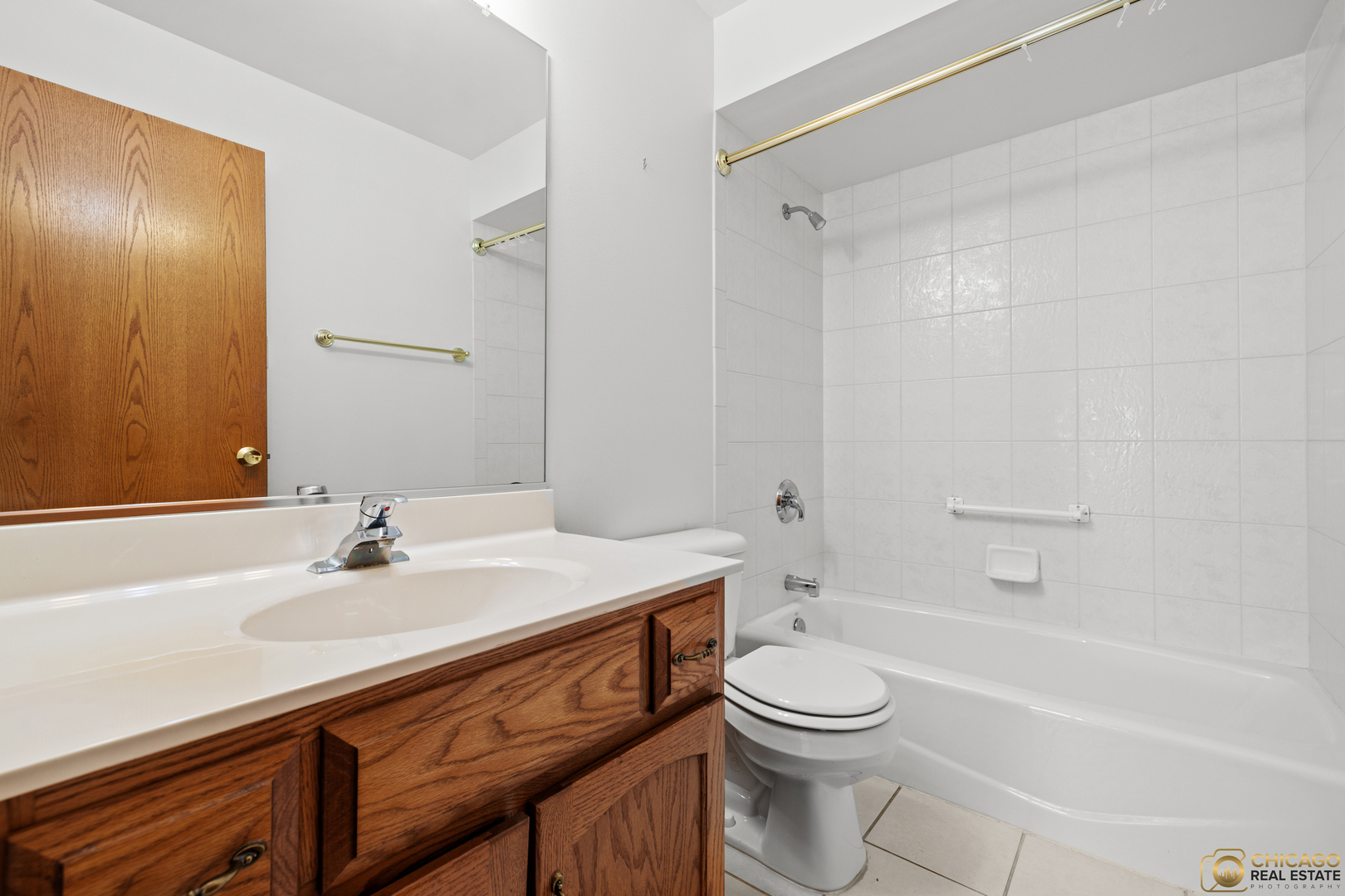8025 Chesterton Drive, Woodridge, IL 60517